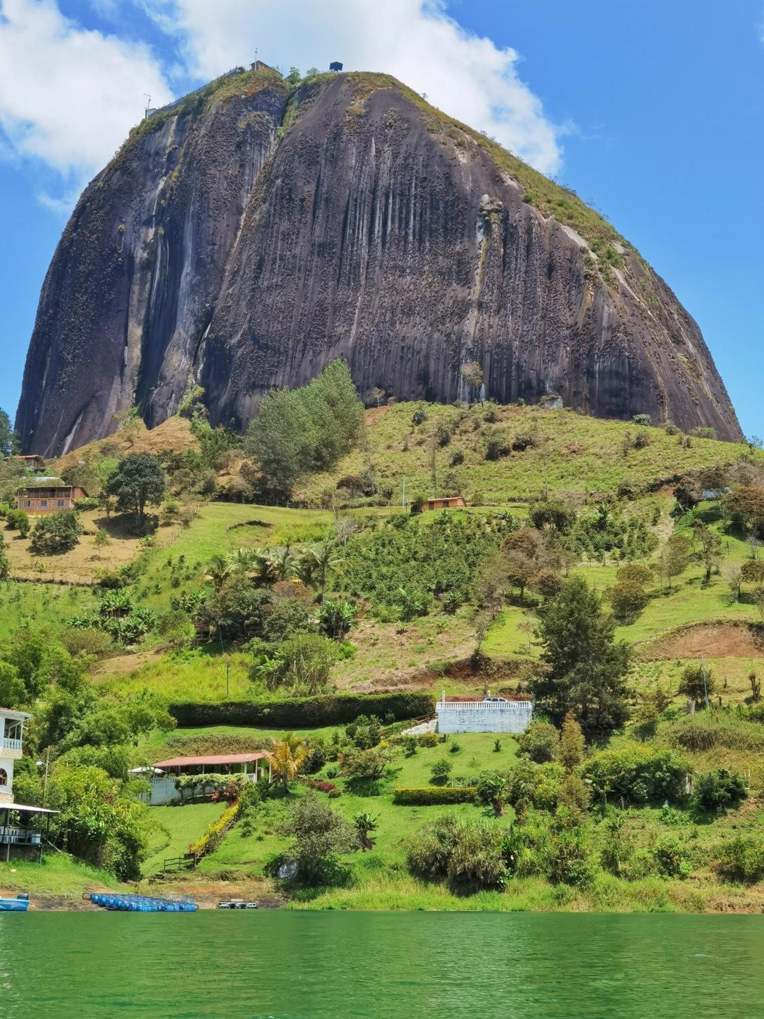 Descanso Bajo La Piedra Del Penol Guatape Exterior photo