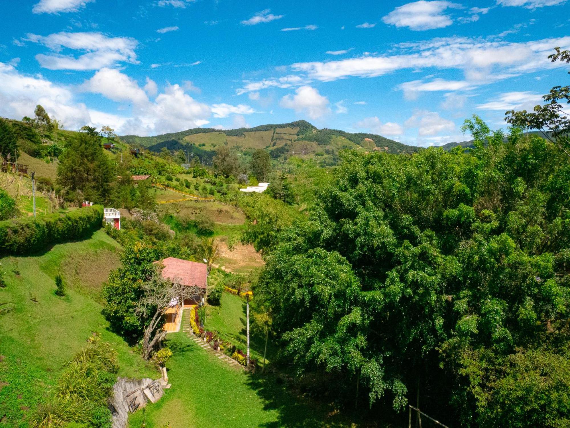 Descanso Bajo La Piedra Del Penol Guatape Exterior photo